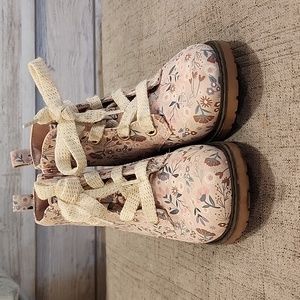 Kids boots sz 11